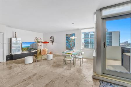 2899 Collins Ave