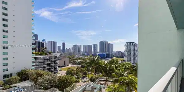 1900 N Bayshore Dr