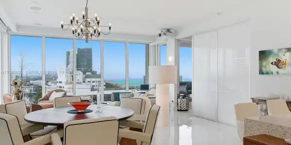 100 Lincoln Rd