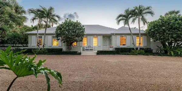 18 Gomez Rd