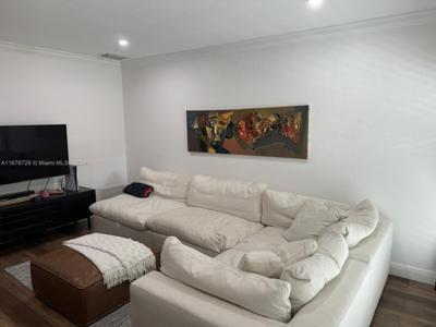 35 Edgewater Dr