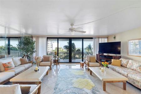 2 Grove Isle Dr
