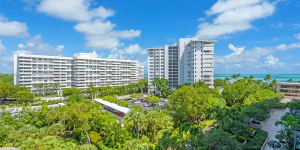 251 Crandon Blvd