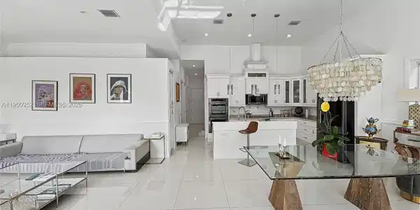 34 Seagate Blvd