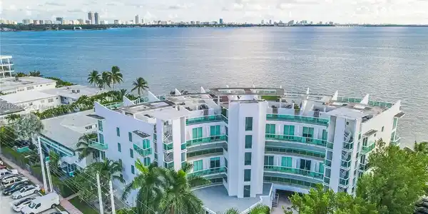 2000 Bay Dr Unit 402