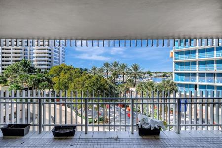 3 Grove Isle Dr