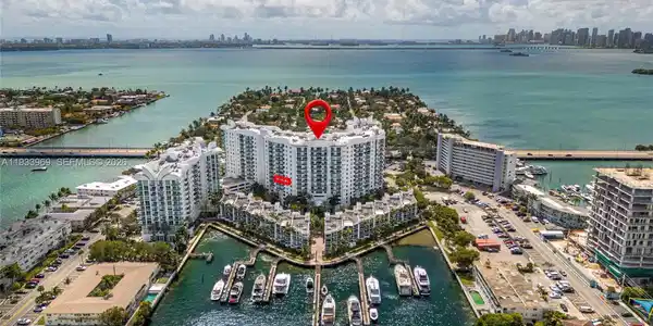 7900 Harbor Island Dr