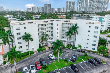 3181 S Ocean Dr