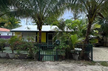 2 Kenmore Ln