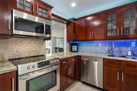 800 Parkview Dr