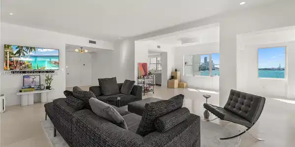 16 Island Ave
