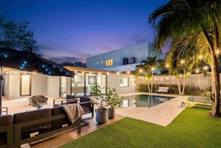 2240 Tequesta Ln