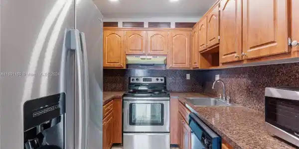 17051 NE 35th Ave
