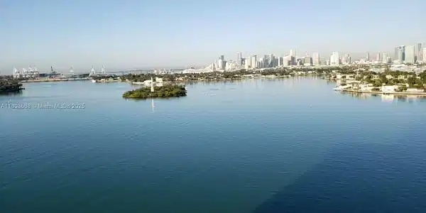 9 Island Ave