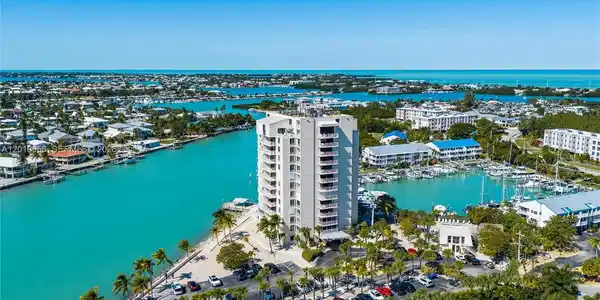 2000 Coco Plum Dr
