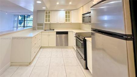 800 Parkview Dr