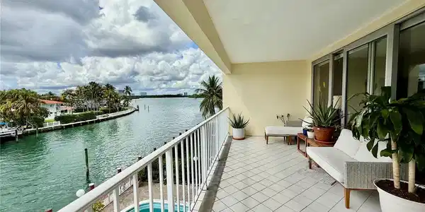 10180 W Bay Harbor Dr