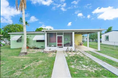 1570 NE 15th St