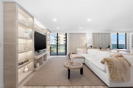 2401 Collins Ave