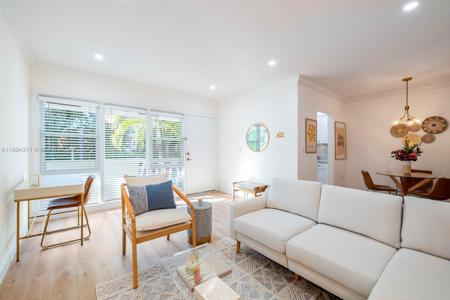 35 Edgewater Dr