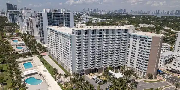 2899 Collins Ave