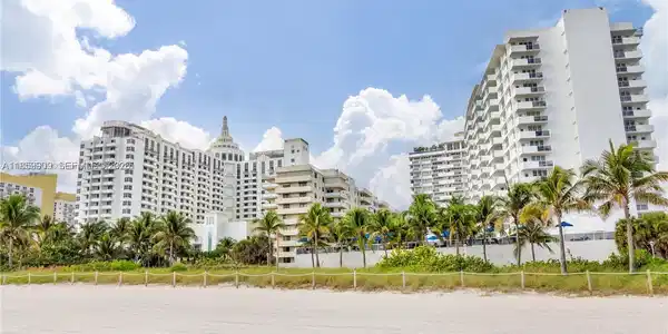 1621 Collins Ave