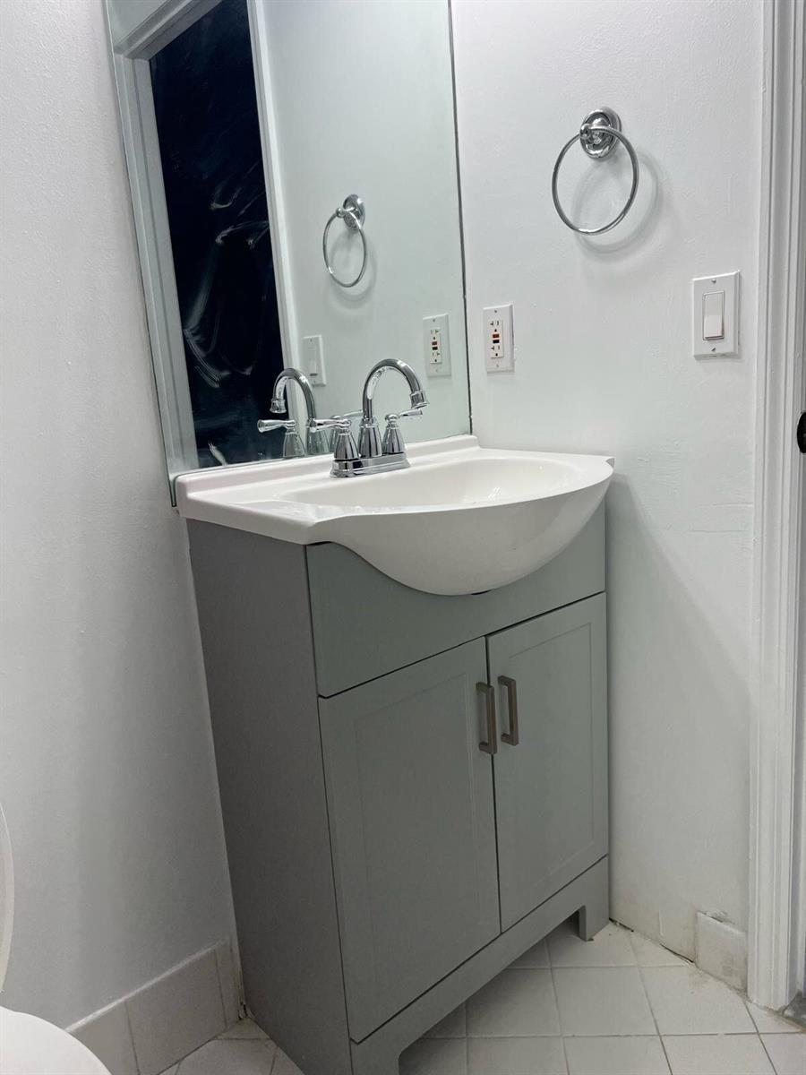 Image 2: Venetian Gardens Sink