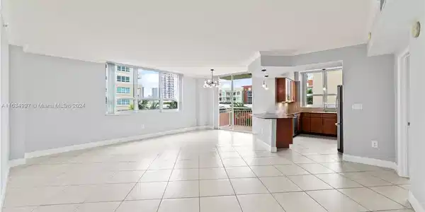 2000 N Bayshore Dr