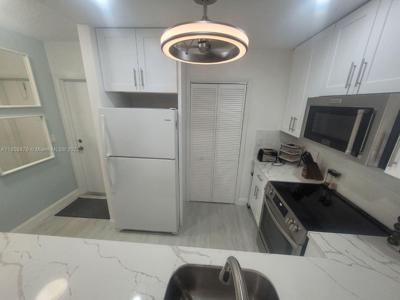 300 Golden Isles Dr