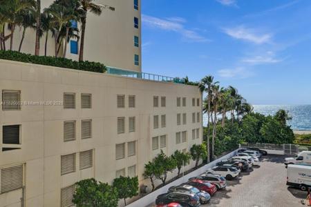 5005 Collins Ave
