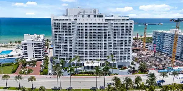 5401 Collins Ave
