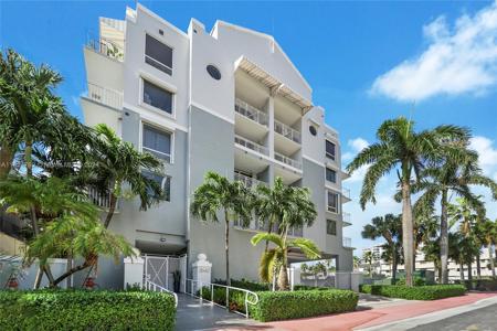 2642 Collins Ave