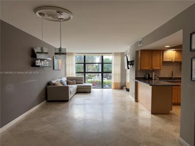 400 Leslie Dr