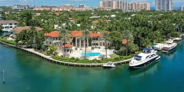 260 Cape Florida Dr
