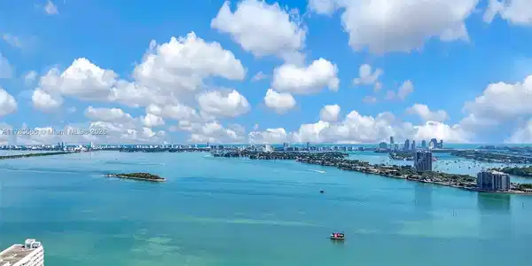 2020 N Bayshore Dr