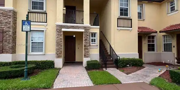 1420 NE 33rd Ave