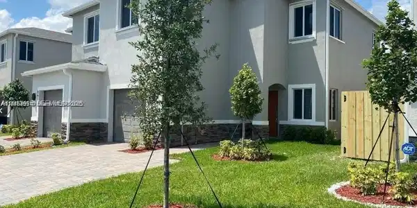 871 SE 16 CT