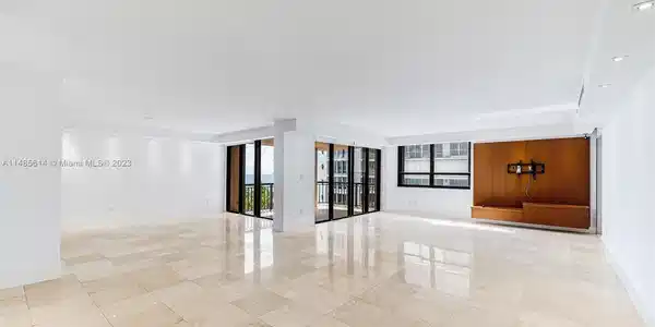10175 Collins Ave