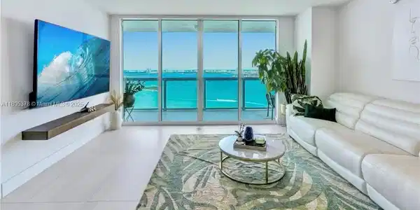 1800 N Bayshore Dr