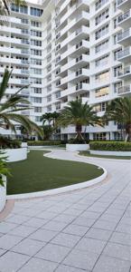 100 Lincoln Rd Unit 801