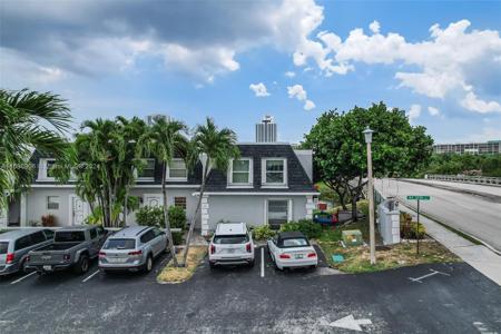 600 NE 25th Ave