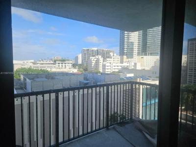 1800 Collins Ave