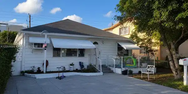 1711 Jackson St