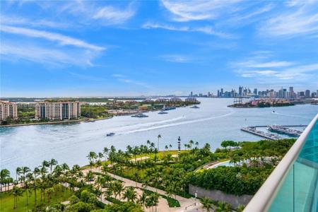 300 S Pointe Dr
