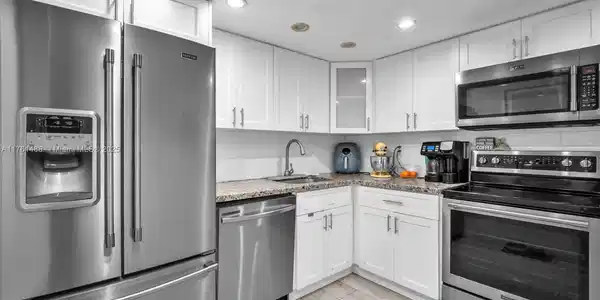 2600 Collins Ave