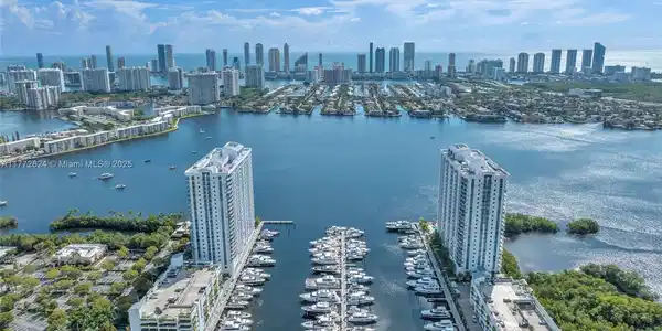 17111 Biscayne Blvd