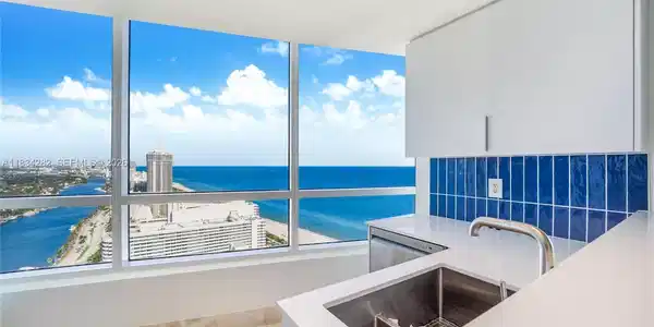 4401 Collins Ave