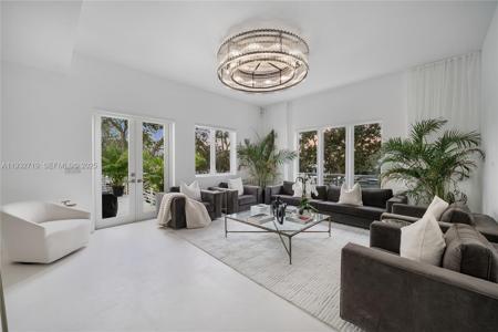 6109 W Laguna Dr W