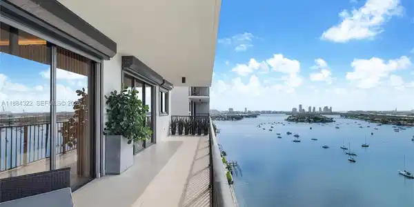 1000 Venetian Way