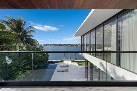 1165 N Biscayne Point Rd